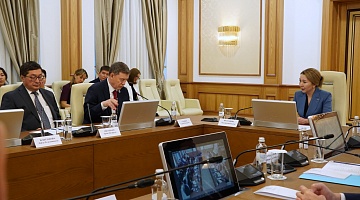 В Архиве Президента РК прошел круглый стол и выставка к 30-летию Конституции